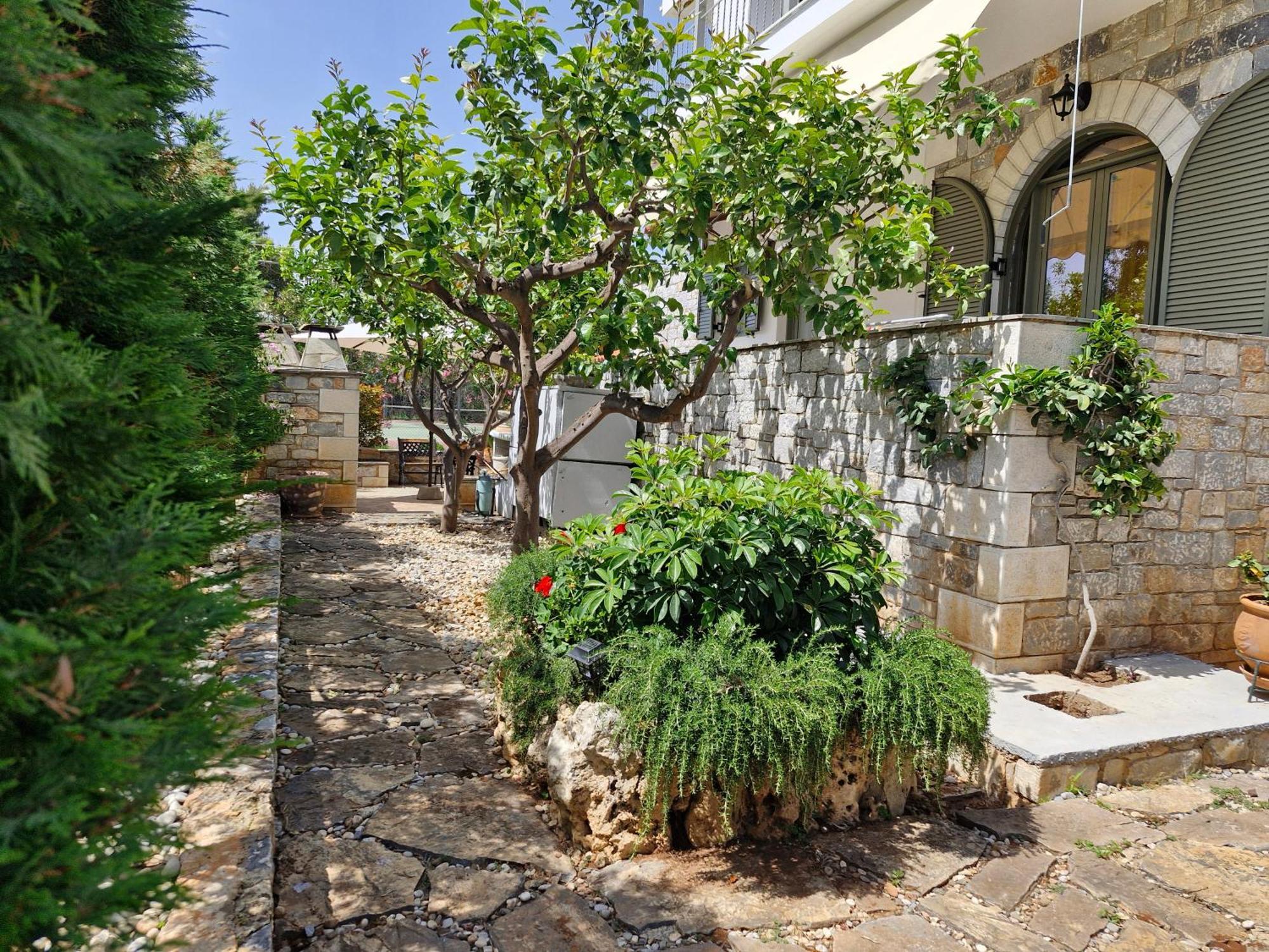 Anna Maria אגיוס ניקולאוס